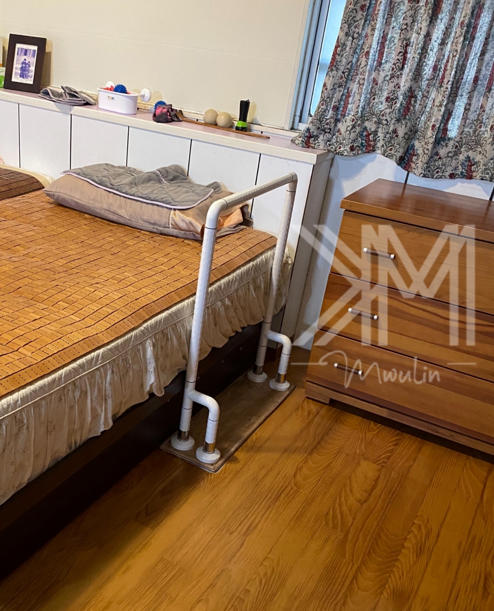 床邊扶手